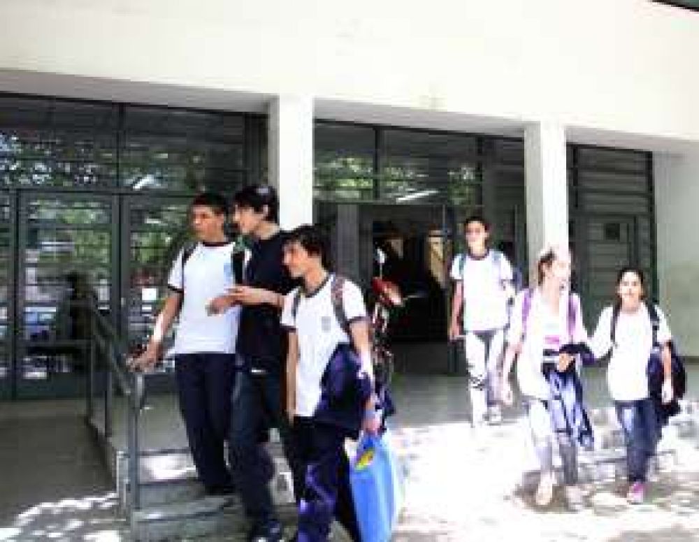 UNSJ: contrat� un seguro para todos sus estudiantes