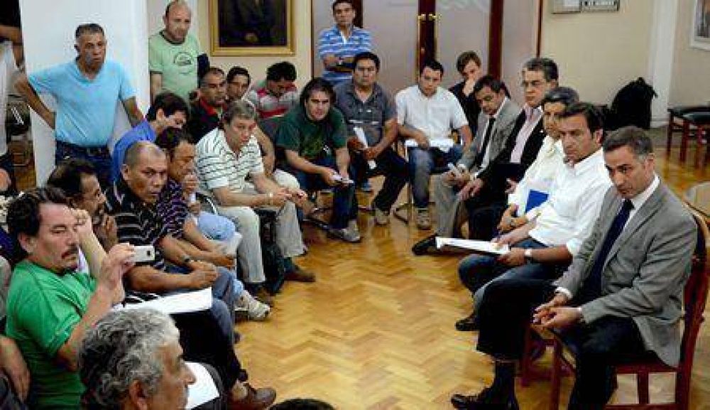 Realizaron la primera reuni�n para mejorar condiciones de choferes de taxis