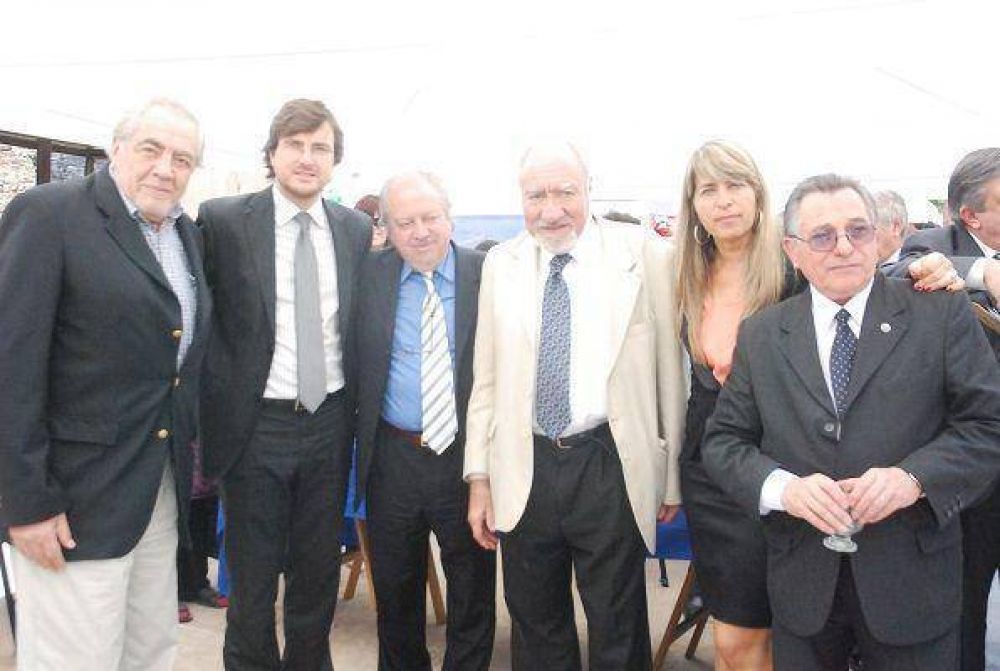 Ghi se reuni� con H�ctor Negri