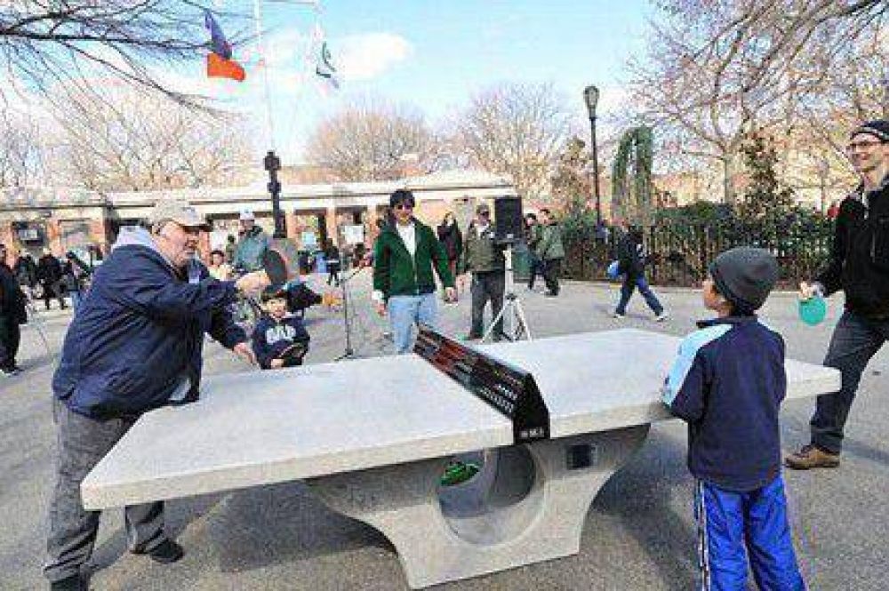 Proyecto: mesas de ping pong en todas las plazas porte�as