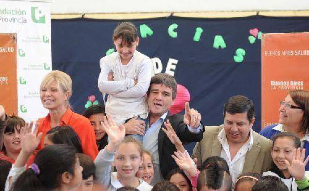 Fundaci�n Banco Provincia entreg� materiales en Hurlingham
