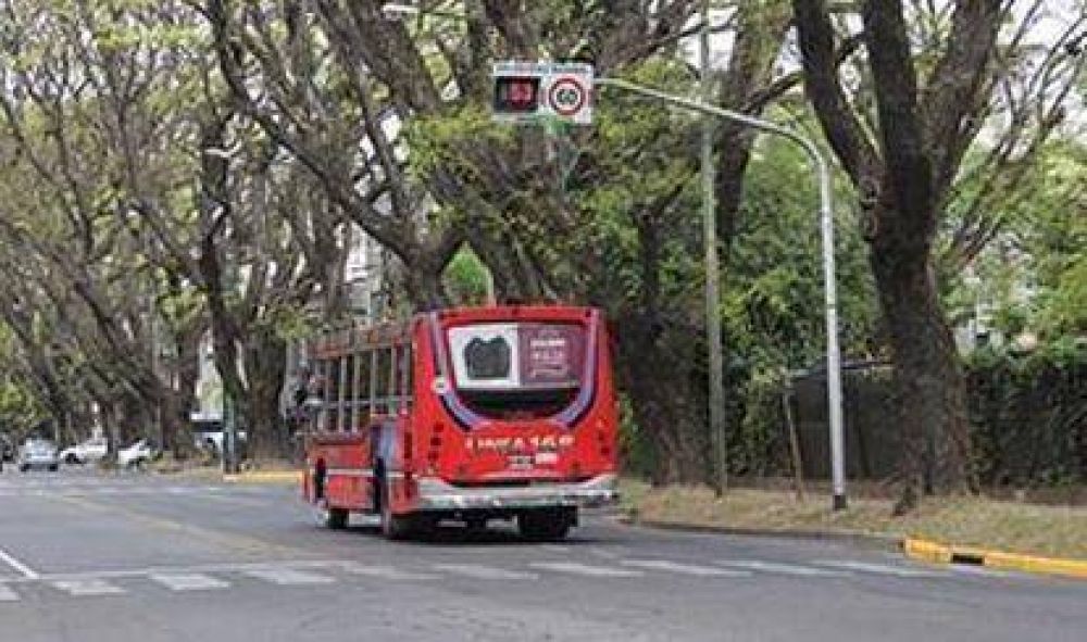 Instalar�n radares y reductores de velocidad en San Isidro