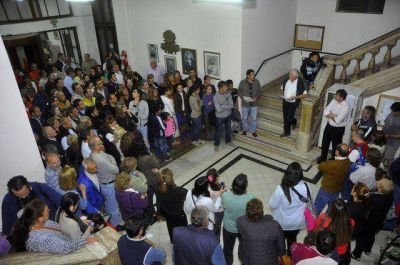 El Intendente Oscar Luciani escuch� las demandas y propuestas de los vecinos sobre la inseguridad