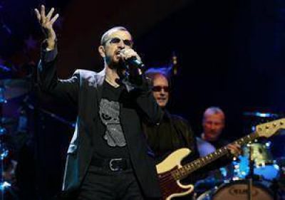 La estrella de Ringo ilumin� la noche porte�a con un vibrante concierto