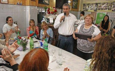 Ferraresi festej� los 18 a�os del centro de jubilados Facundo Quiroga