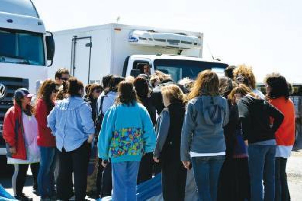 Docentes liberaron camiones retenidos durante cuatro d�as