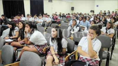 Unos 450 estudiantes secundarios exponen sus investigaciones