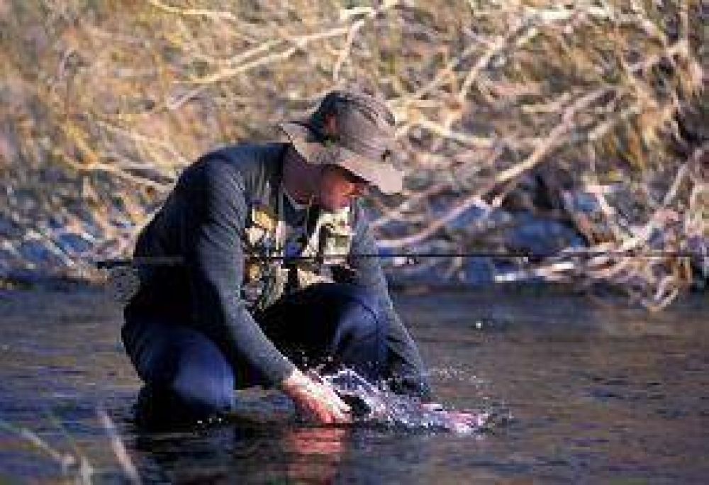 Ya comienza la temporada de pesca deportiva en Neuqu�n