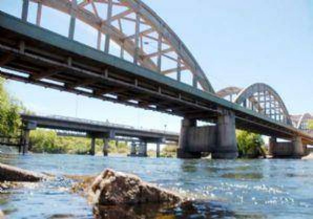Evitan un suicidio en el puente carretero Neuqu�n-Cipolletti