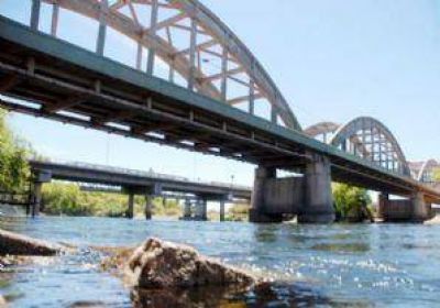 Evitan un suicidio en el puente carretero Neuqu�n-Cipolletti