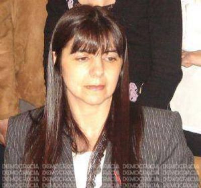 Severas cr�ticas a Laura Esper por su pase a las filas del Frente Renovador