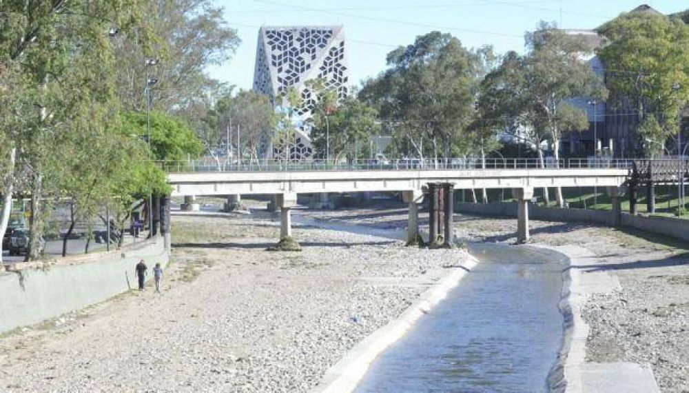 Da�os en la Costanera por las crecidas que llegaron con la tormenta