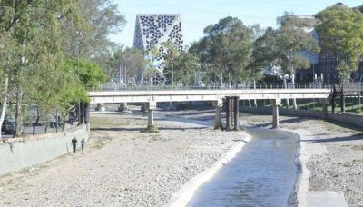 Da�os en la Costanera por las crecidas que llegaron con la tormenta