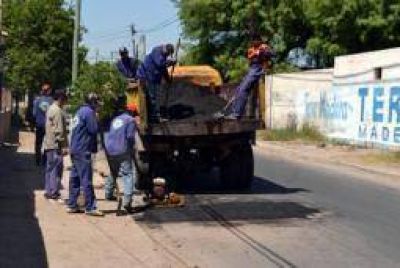 El municipio avanza con su extenso plan de bacheo en la ciudad
