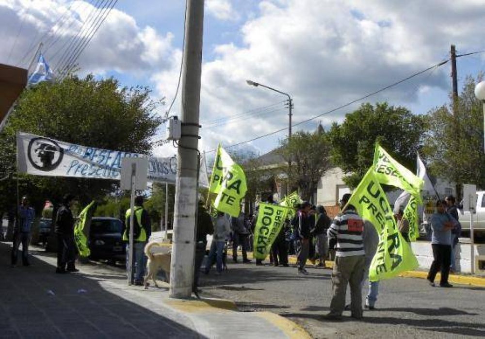 Trabajadores de la UOCRA bloquearon por unas horas el acceso al yacimiento Cerro Moro