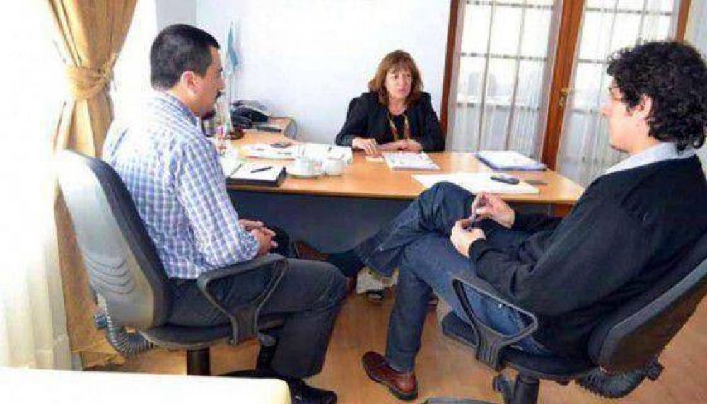 Silvio Su�rez se reuni� con la Intendenta de Perito Moreno