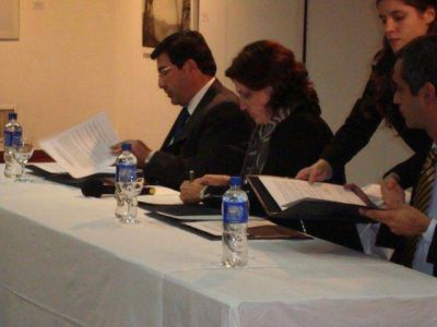 Se firm� en Luj�n el convenio para la exportaci�n de granos