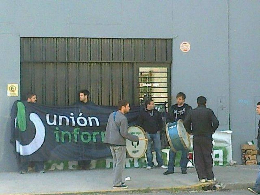 Trabajadores inform�ticos piden la reincorporaci�n de un compa�ero