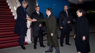 John Kerry lleg� a Polonia para reunirse con el primer ministro