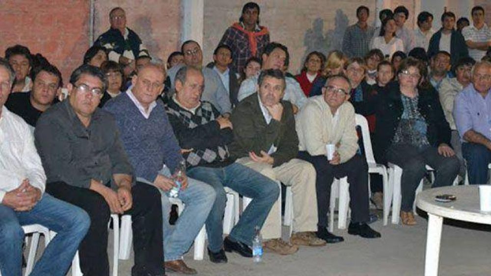 Pese al pedido de Urribarri, se siguen moviendo piezas en el peronismo	 