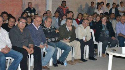 Pese al pedido de Urribarri, se siguen moviendo piezas en el peronismo	 