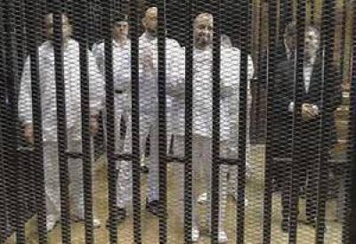 Morsi reapareci� y defendi� su legitimidad ante la justicia
