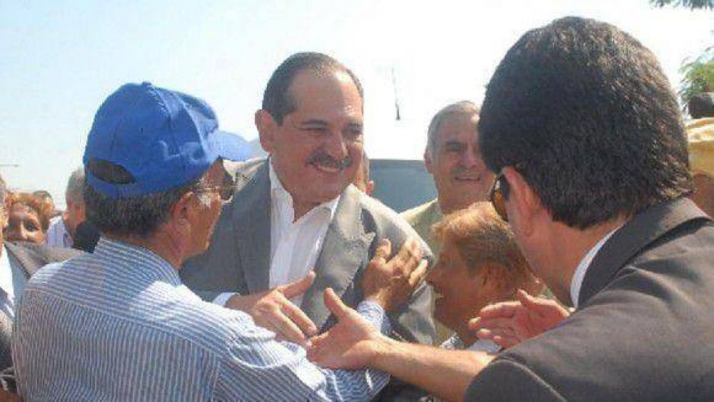 Ambulantes: Alperovich dijo que ayudar� a reubicarlos
