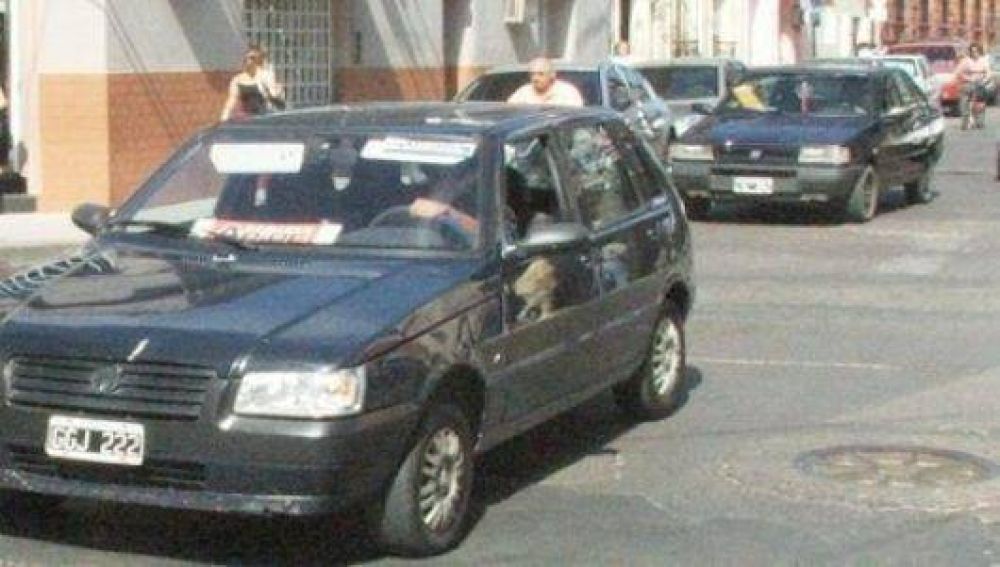 Remiseros aguardar�n hasta finales de noviembre para definir nueva tarifa