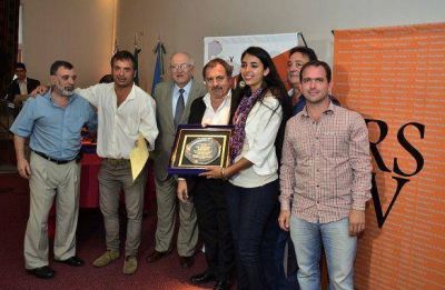 Premian el trabajo pedi�trico �casa por casa� en Islas de San Fernando