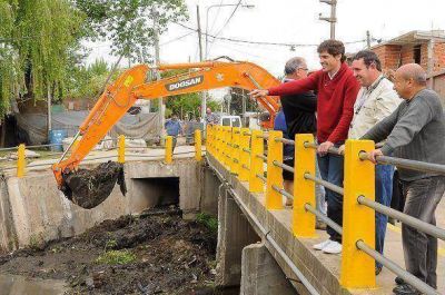 Tigre: El Municipio comenz� las obras de saneamiento del Arroyo Basualdo