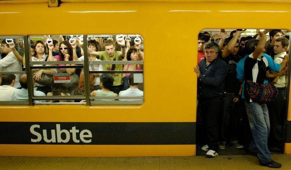 Subte: �El 70% de los pasajeros puede pagar la nueva tarifa�