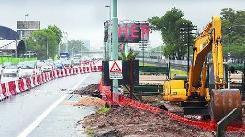 Grandes embotellamientos en Lugones por una obra