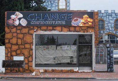 Advierten que no puede funcionar una casa de empe�o frente al Casino y piden regulaci�n
