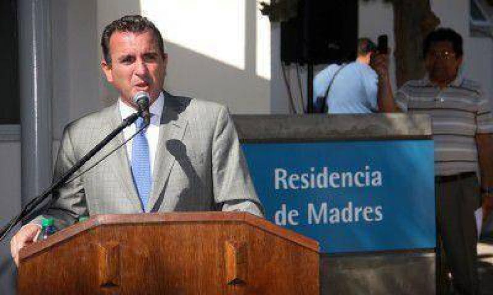 P�rez dio detalles de la municipalizaci�n de la Polic�a y neg� cambios de gabinete