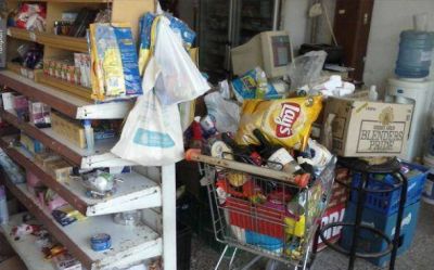 Un supermercado vend�a alimentos con la fecha de vencimiento adulterada, fue clausurado
