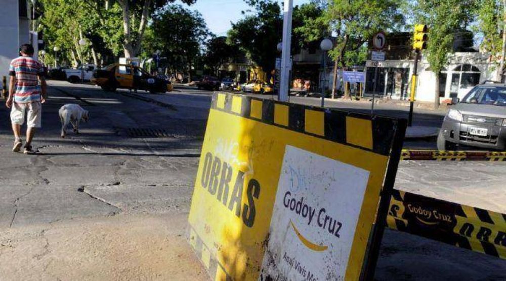 Godoy Cruz culpa a Aysam por roturas en calles y le reclama obras