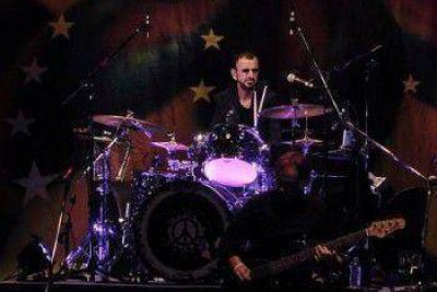 Ringo Starr brill� en el Opera, y el show lo abri� una banda marplatense