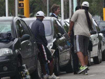 Proponen regular el trabajo de los cuidacoches en el �rea de la Feria de Colectividades