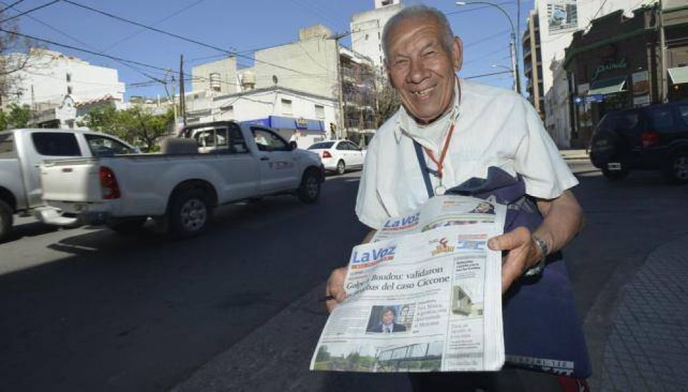 El placer de seguir vendiendo diarios