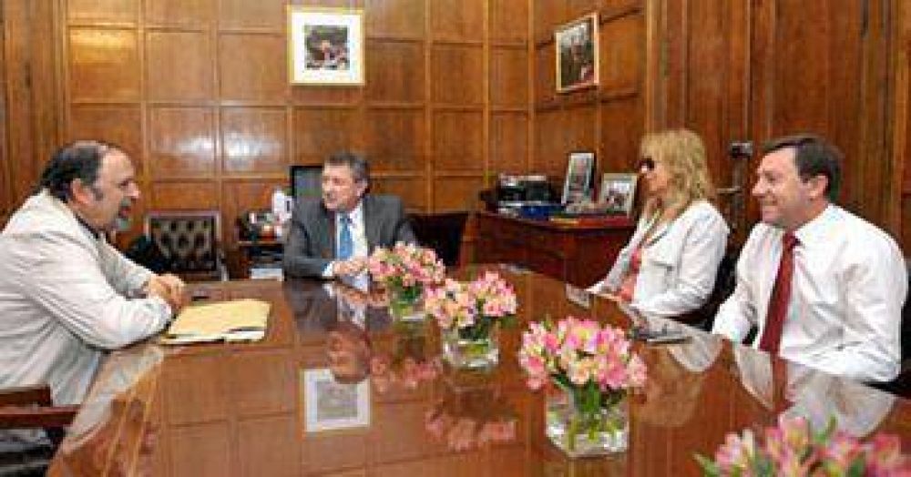 Yauhar firm� convenio con la Asociaci�n de Bomberos de Rawson