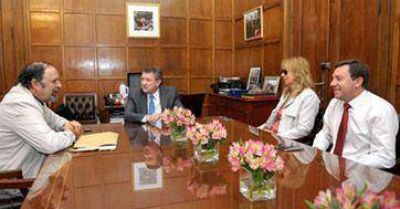 Yauhar firm� convenio con la Asociaci�n de Bomberos de Rawson