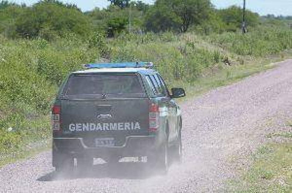 Conmoci�n por una avioneta narco que arroj� carga en Antaj�