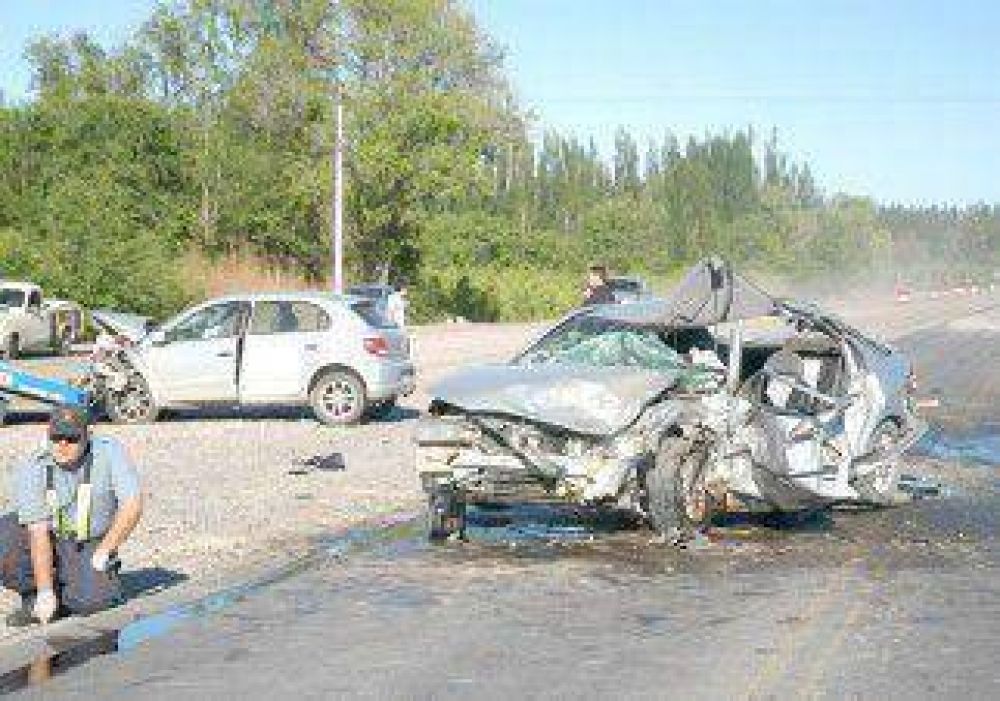 Dos heridos en un violento choque sobre la Ruta 22 