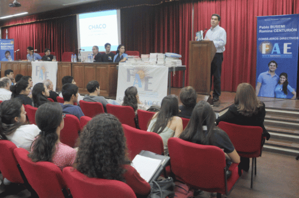 Jorge Capitanich: �El gran desaf�o es tener un sistema pol�tico fuerte�
