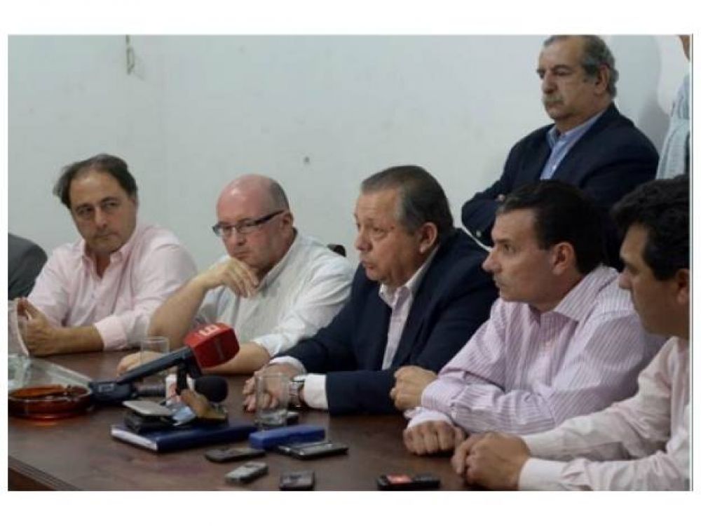 Se viene un �picante� congreso radical a fines de noviembre