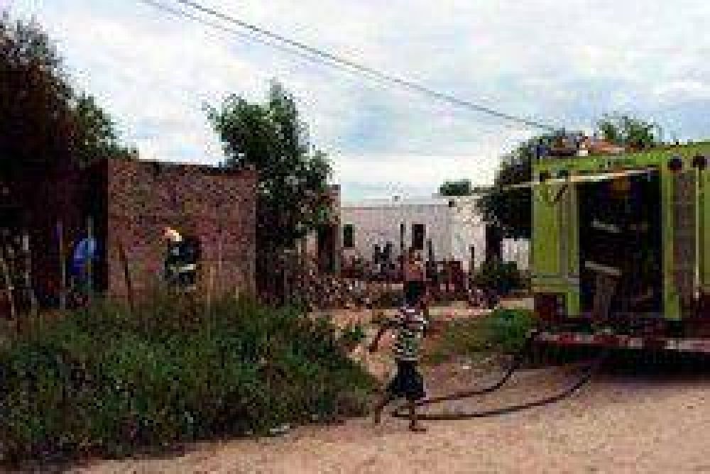 Violencia familiar: La suegra le tir� una botella y el yerno le quem� la casa