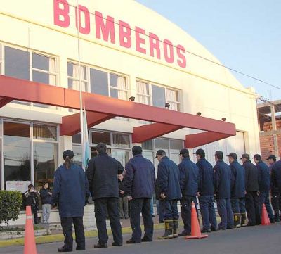 Dirigentes de Bomberos viajaron a Holanda para comprar equipos