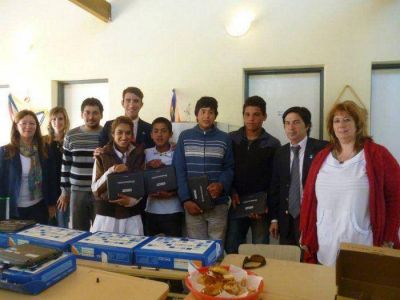 Llegada de netbooks a la Extensi�n N�1 de ESB N�8 Paraje Arroyo los Huesos