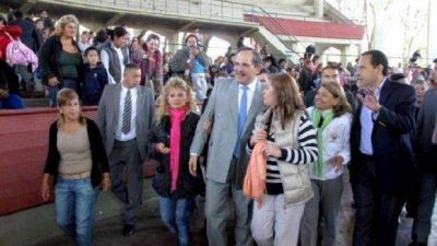 �Los ayudaremos pero no pueden estar en el centro�