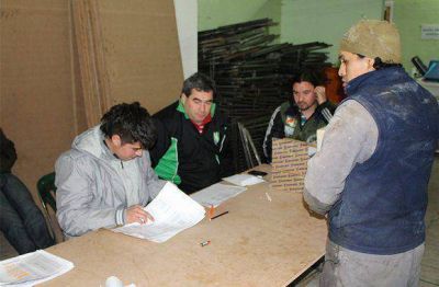 Con el apoyo de los afiliados, Vel�zquez renov� su mandato en Camioneros